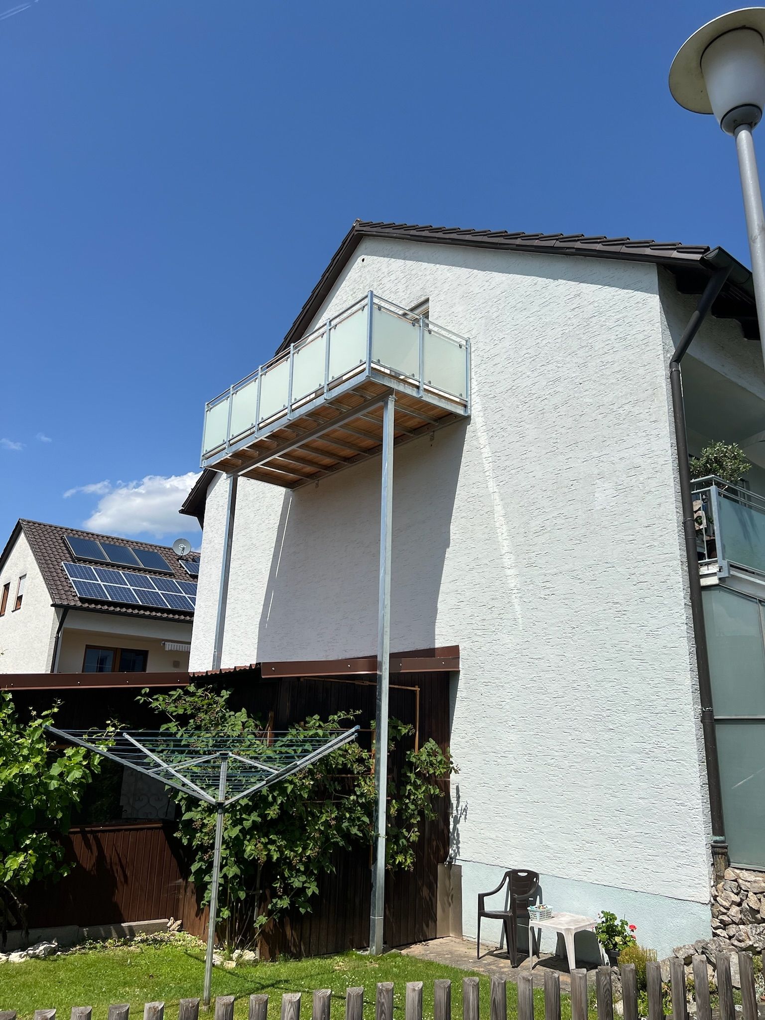 Anbaubalkon verzinkt mit Milchglas