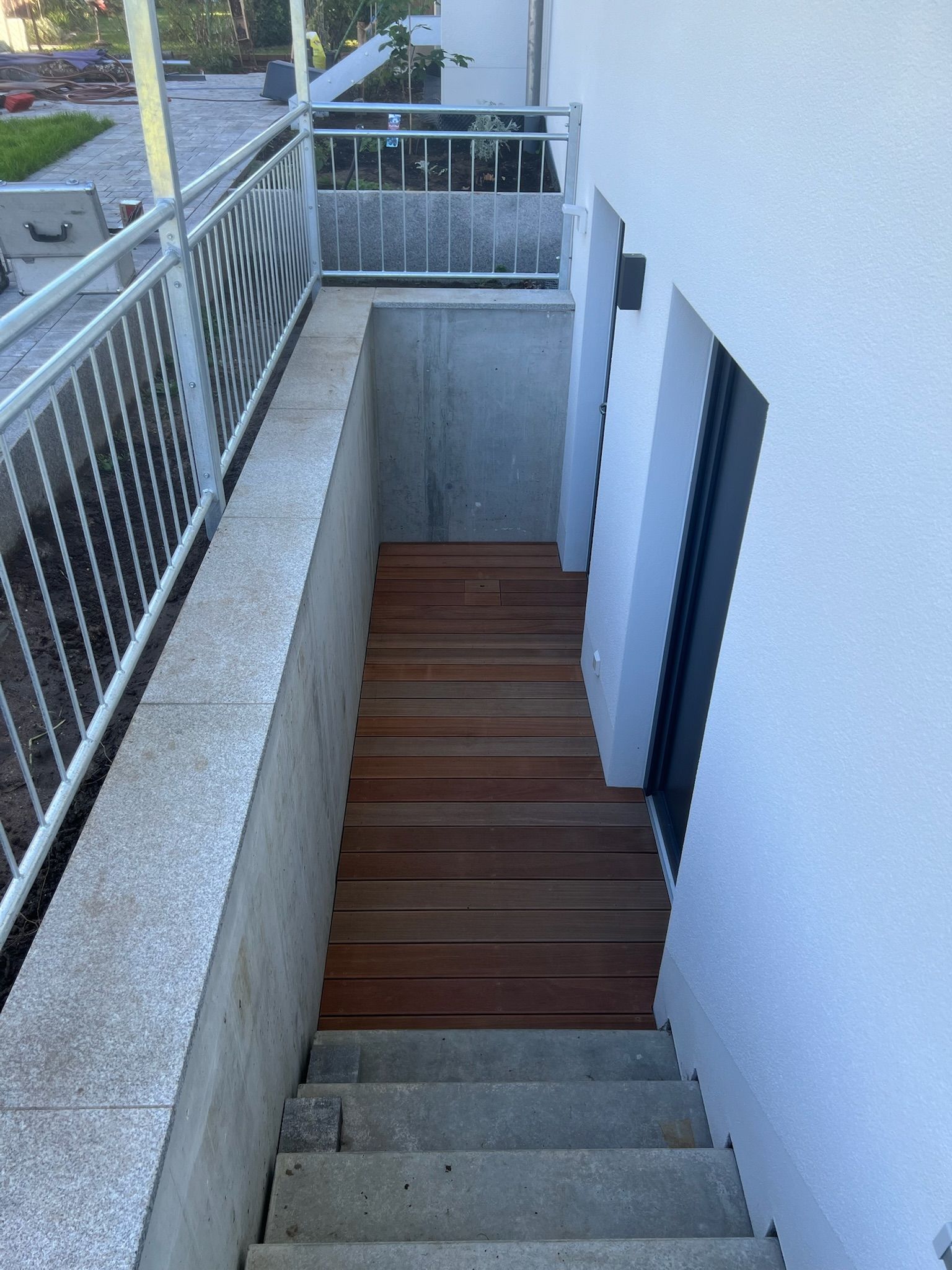 Kellerabgang aus Bankirai mit Unterkonstruktion