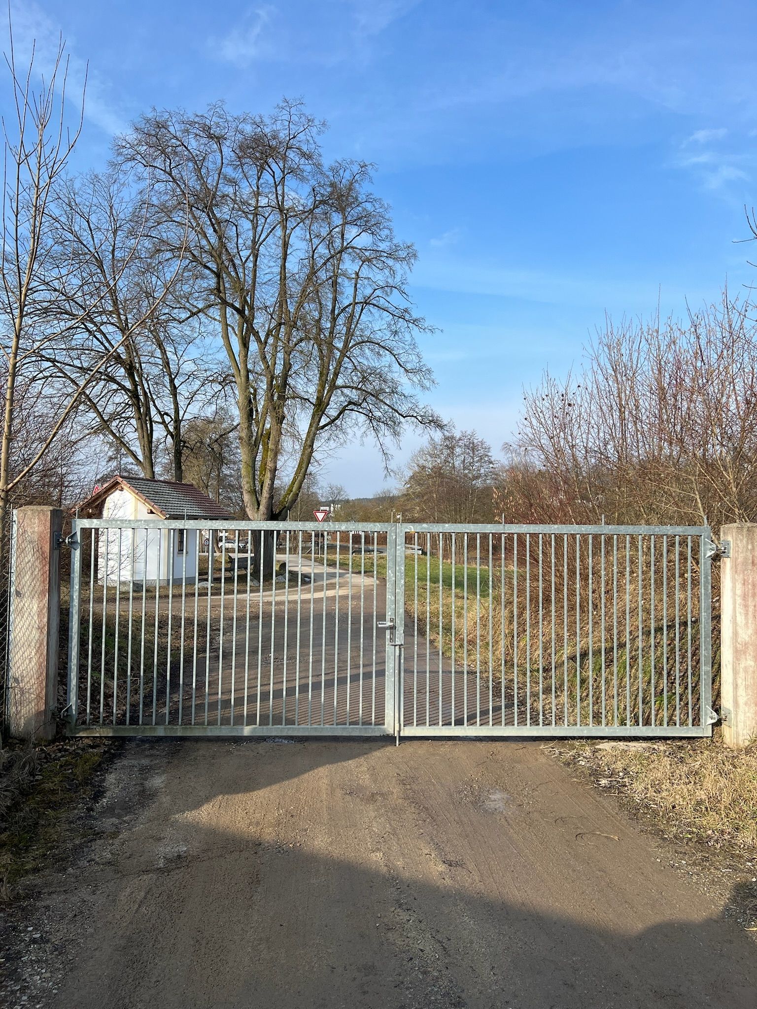 Einfahrtstor verzinkt