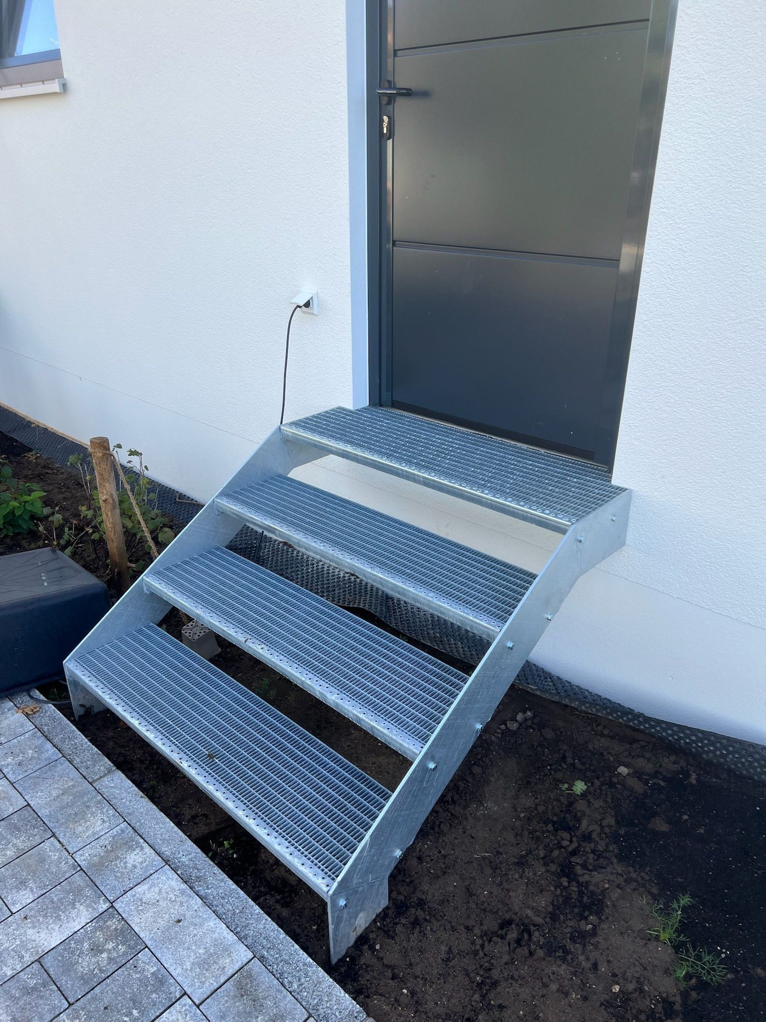 Treppe verzinkt mit Gitterroststufen
