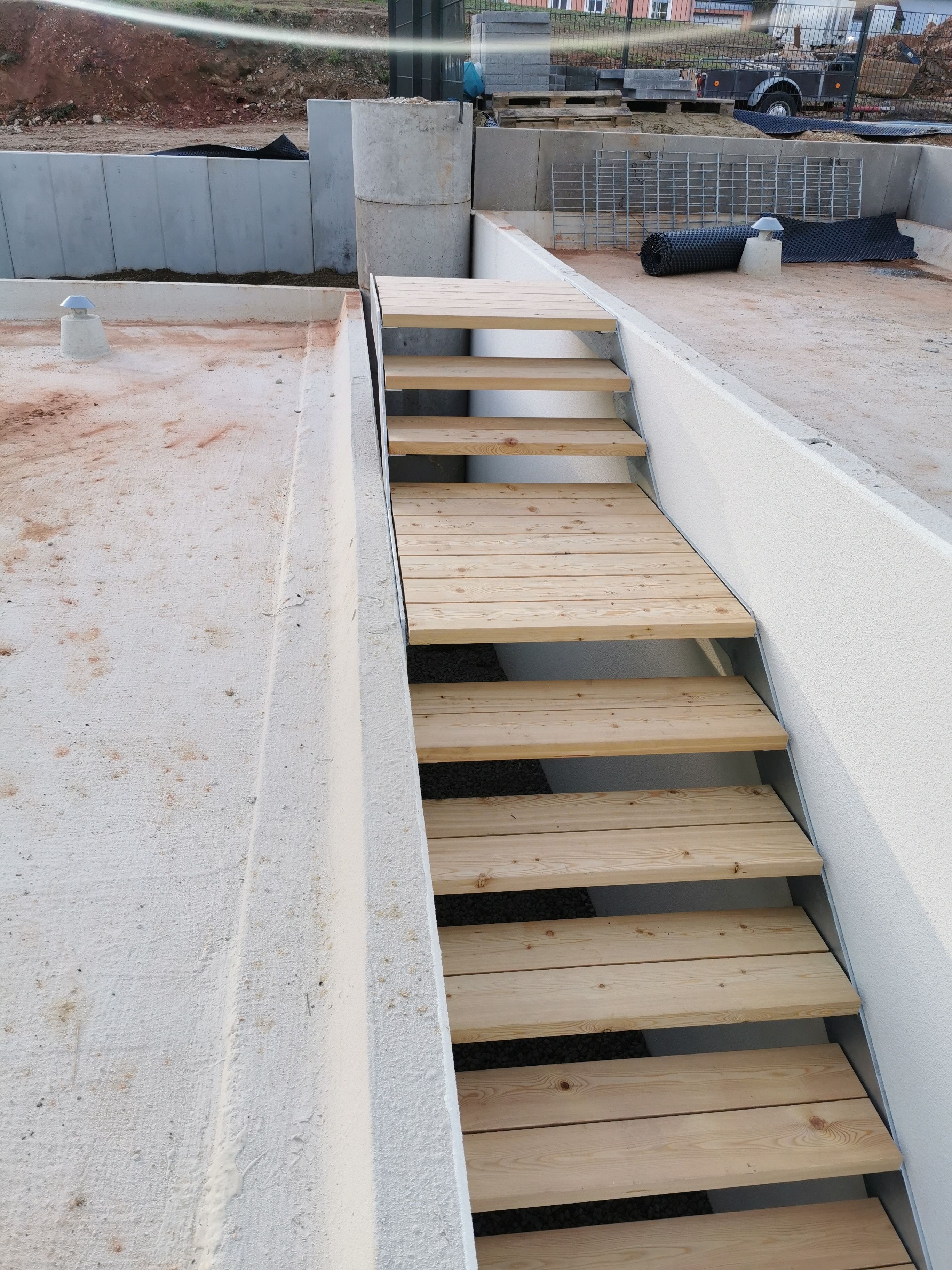 Treppe verzinkt mit Holzstufen